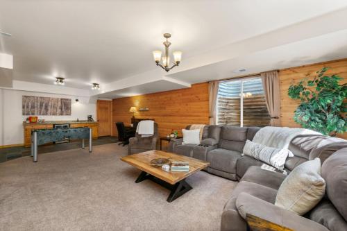 cabin style group retreat near rmnp lakes and golf