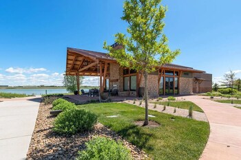 pelican landing modern 3bd in lakes at centerra