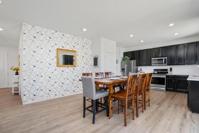 pelican landing modern 3bd in lakes at centerra