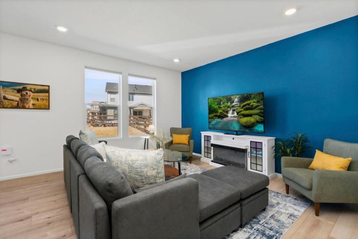 pelican landing modern 3bd in lakes at centerra