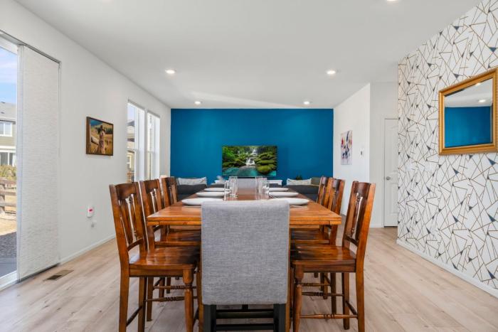 pelican landing modern 3bd in lakes at centerra