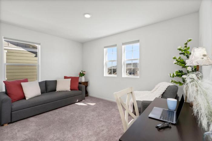 pelican landing modern 3bd in lakes at centerra