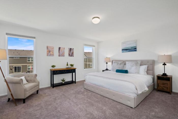 pelican landing modern 3bd in lakes at centerra