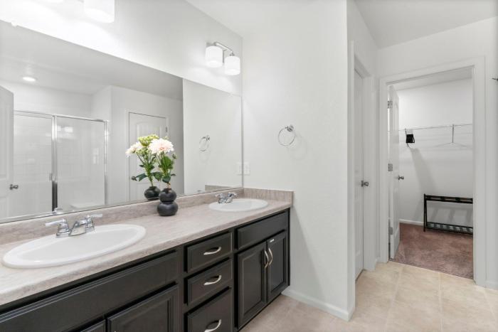 pelican landing modern 3bd in lakes at centerra