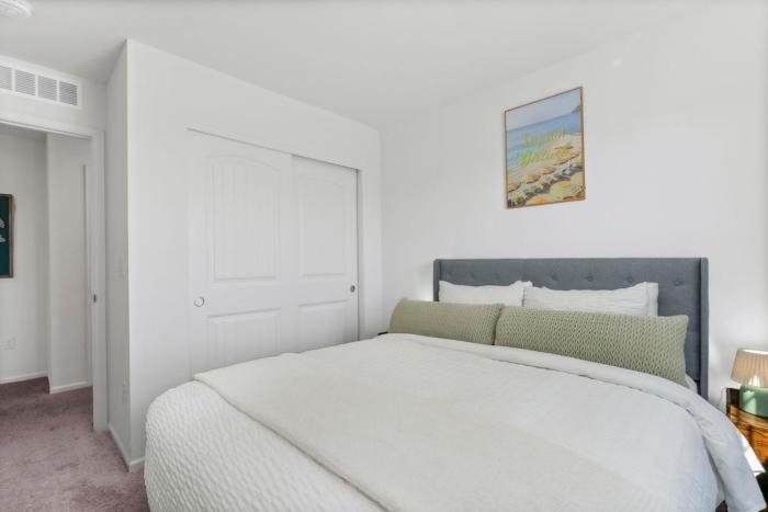 pelican landing modern 3bd in lakes at centerra
