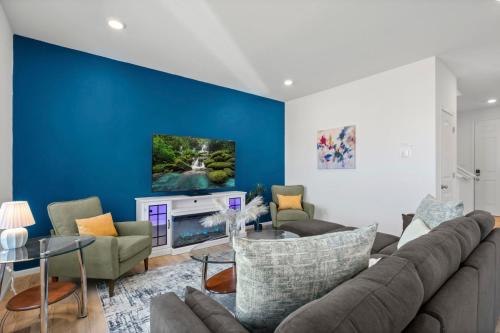 pelican landing modern 3bd in lakes at centerra