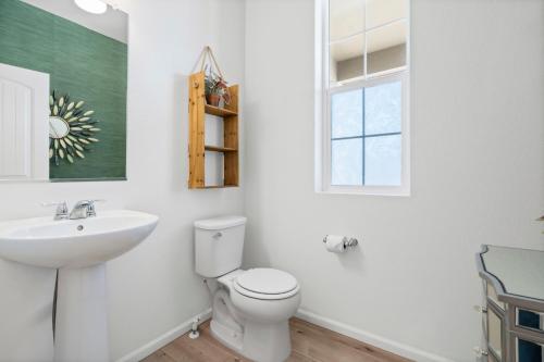 pelican landing modern 3bd in lakes at centerra