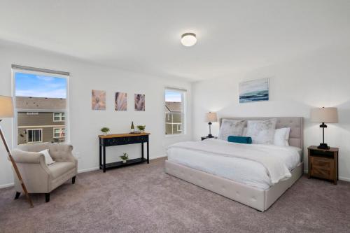 pelican landing modern 3bd in lakes at centerra