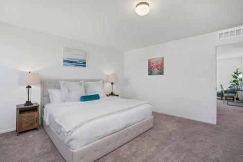 pelican landing modern 3bd in lakes at centerra