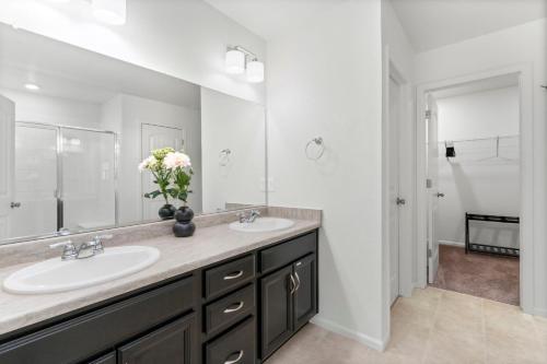 pelican landing modern 3bd in lakes at centerra