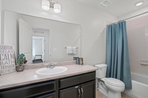 pelican landing modern 3bd in lakes at centerra
