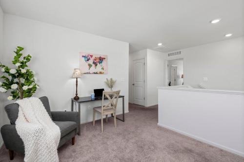pelican landing modern 3bd in lakes at centerra