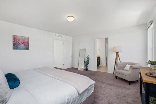pelican landing modern 3bd in lakes at centerra