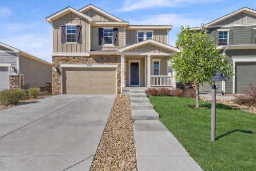 pelican landing modern 3bd in lakes at centerra