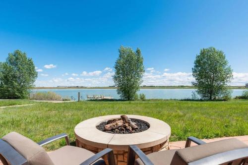 pelican landing modern 3bd in lakes at centerra