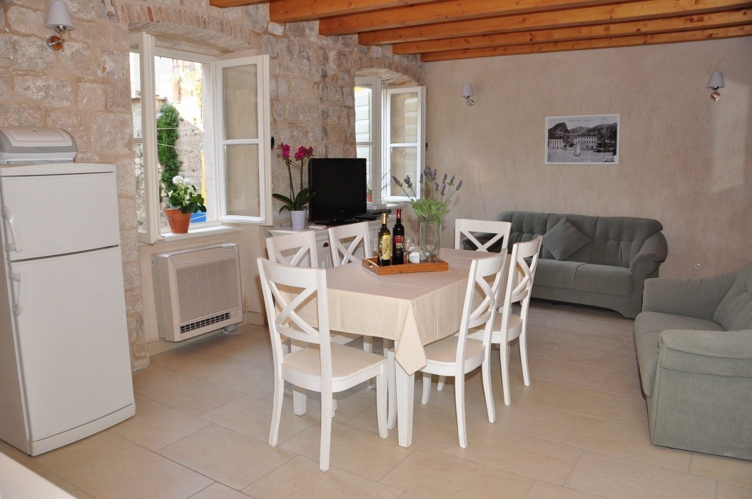 Vila Mama,Hvar>>Dugi Rat,4 star