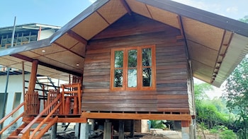 Lucky Pai Resort & Hostel,,2 star