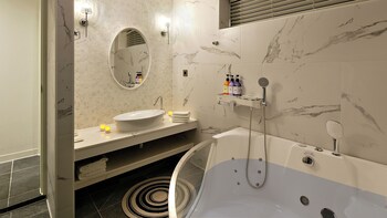 bebridge pool villa resort