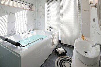 bebridge pool villa resort