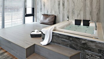 bebridge pool villa resort