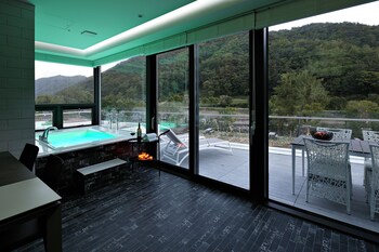 bebridge pool villa resort