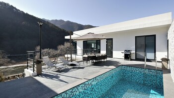 bebridge pool villa resort