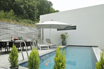 bebridge pool villa resort