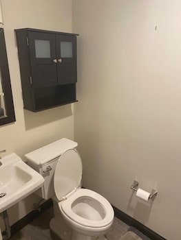 The Melrose Motel,3515 Cleveland Rd W,2 star