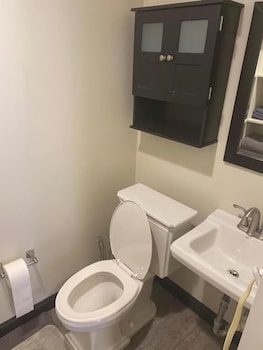 The Melrose Motel,3515 Cleveland Rd W,2 star