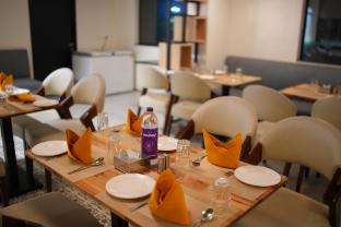 everest inn chakan
