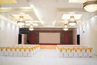 everest inn chakan