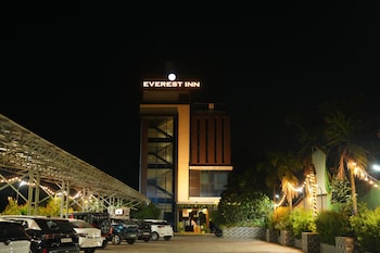 everest inn chakan