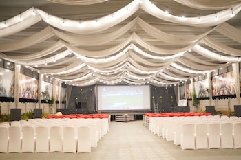 everest inn chakan