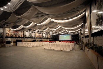 everest inn chakan