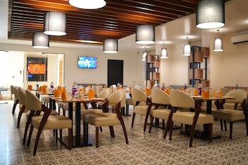 everest inn chakan