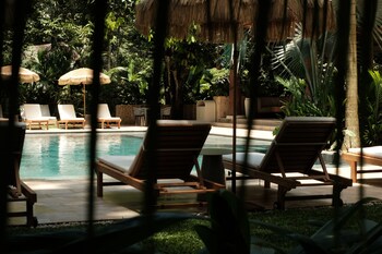 Isla Clara Hotel,,3 star