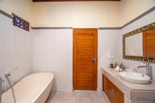 aris villa ubud