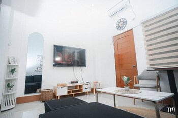 Woodlands Condotel,,2 star