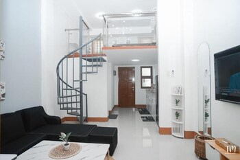 Woodlands Condotel,,2 star