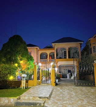 Windbreak Villa,,4 star