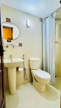 Scarlet's Inn,,2 star
