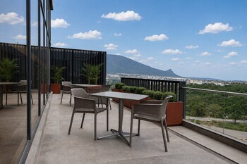 holiday inn express and suites monterrey sendero
