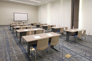 holiday inn express and suites monterrey sendero