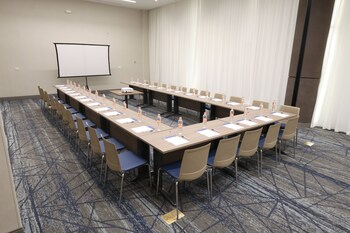 holiday inn express and suites monterrey sendero