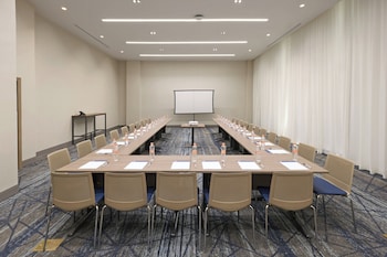 holiday inn express and suites monterrey sendero