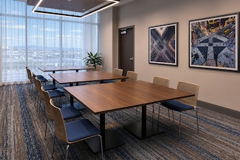 holiday inn express and suites monterrey sendero