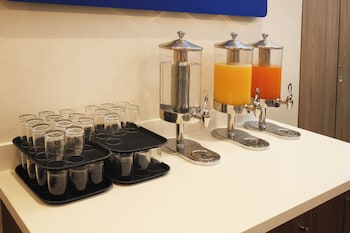 holiday inn express and suites monterrey sendero