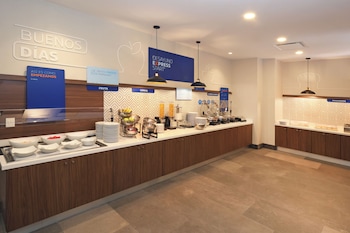 holiday inn express and suites monterrey sendero