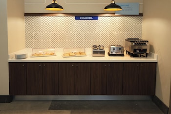holiday inn express and suites monterrey sendero