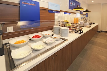 holiday inn express and suites monterrey sendero